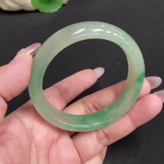 H34972622 African Emerald (Dulong Jade) Round Bracelet