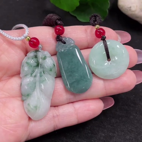 F32810066 Jadeite Pendant Sell as a Lot (Beads Non-A)
