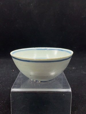 W31590053 Porcelain slightly chipped late Ming blue-and-white bowl size as per actual item