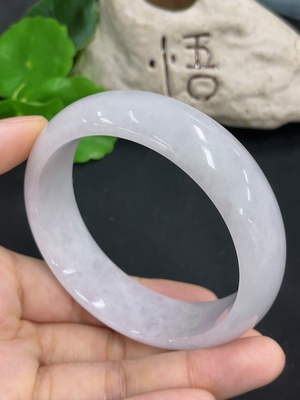F46562697 翡翠正圈手镯  59.8圈口  货品总重约82.7克