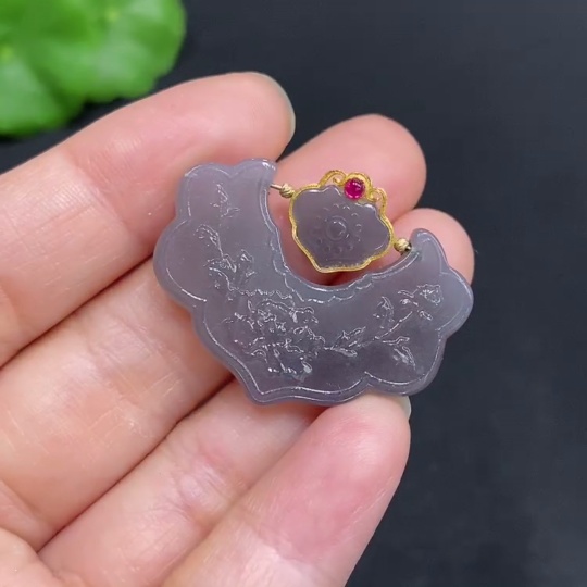 H31585253 Hetian Jade Pendant, Antique-style Plaque, 73% Gold Content, Total Weight Approx. 5.3g