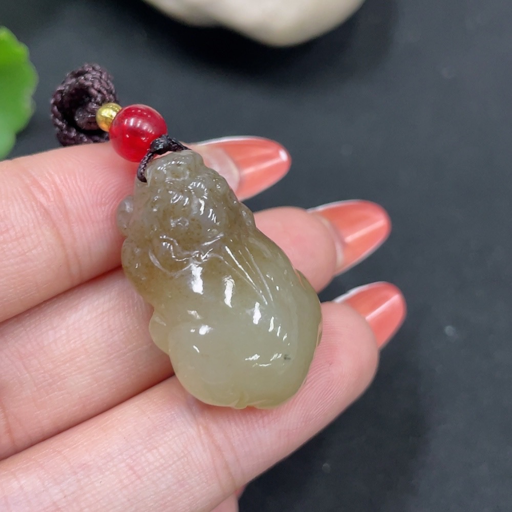 H34062657 Hetian Jade Pendant  Pi Xiu  Total Weight (with rope): 11.1g