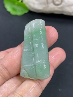 F41914509 翡翠毛货竹节挂件 货品总重约7.88克