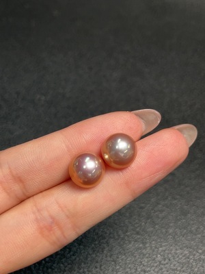 C33921456 18k composite pearl earrings with a total weight of approximately 2.12 grams and a size of about 10.3mm