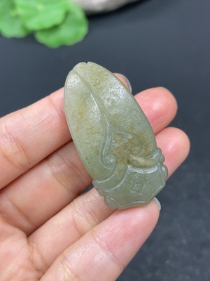 H42987523 和田玉挂件    一鸣惊人     货品总重约16.2g   皮色成因未定
