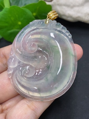 F42971476 翡翠如意挂件 18k金扣头 货品总重量约28克 配镶钻石
