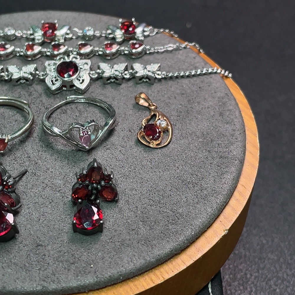 C34990011 Garnet Earrings + Pendant + Bracelet + Ring Adjustable Non-Gold Total Weight Approx. 23.17g Sell as a Lot