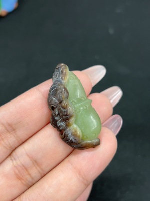 H46587479 和田玉挂件 祝福 货品总重约7.7g 皮色成因未定