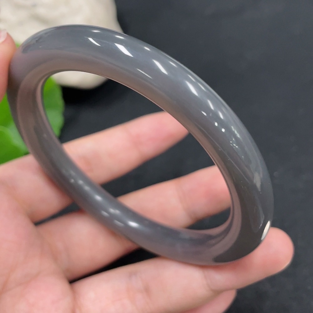 H31635266 Hetian Jade Round Bangle Size 57 Gross Weight Approx. 41.7g