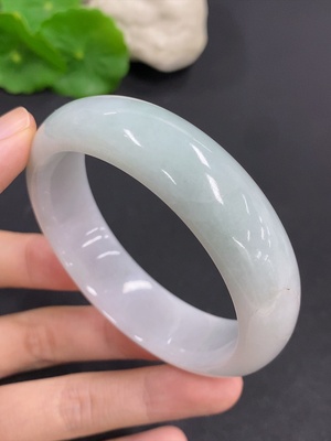 F43164486 翡翠正圈手镯 圈口55.5 货品总重约66.5克