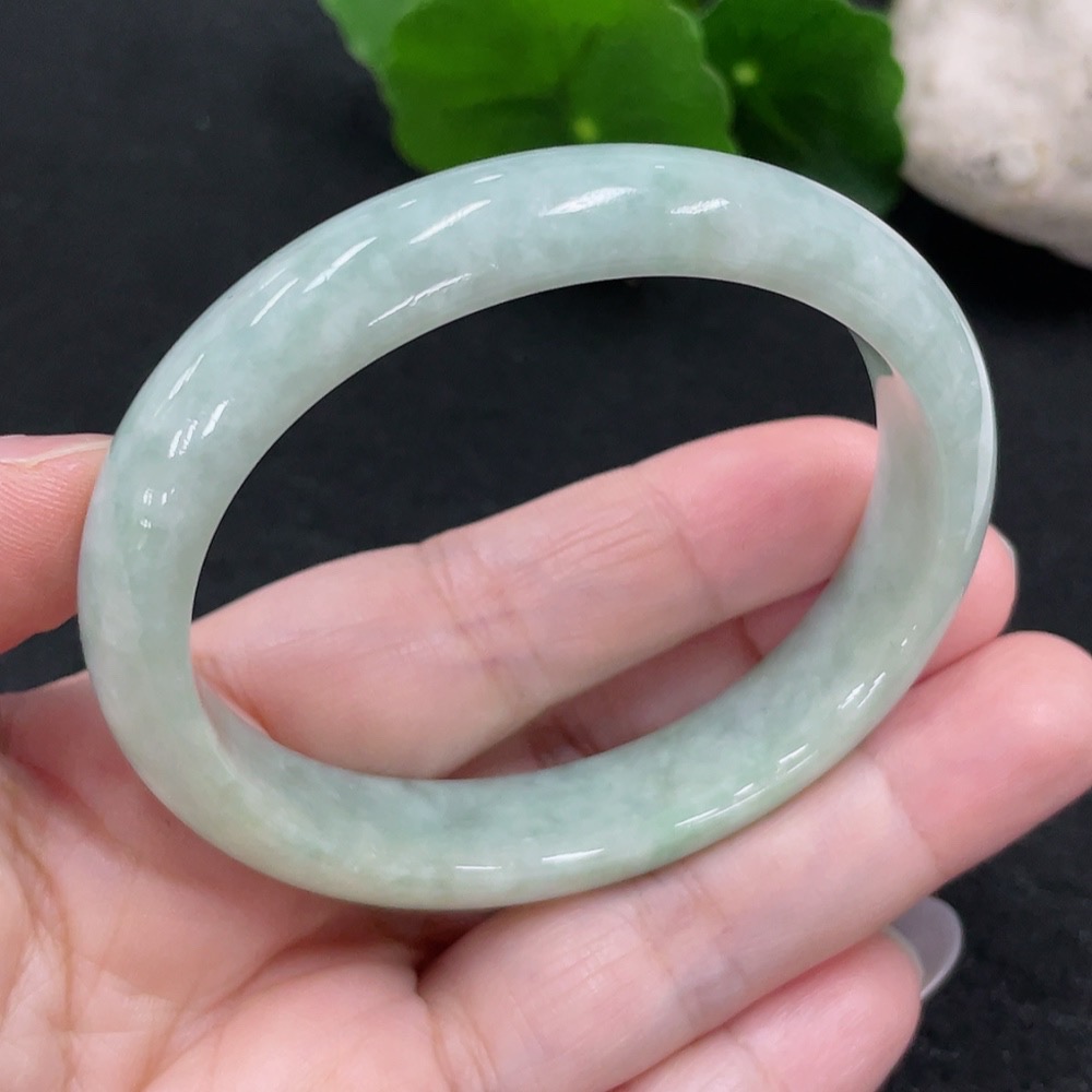 F32735440 Jadeite Concubine Bracelet Size 54.4/47.5 Total Weight Approx. 38g