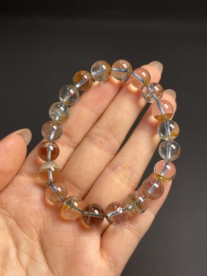 C46541910 水晶手串 颜色成因未定 可见有机物 货品总重约24.9克 卡9.7mm左右