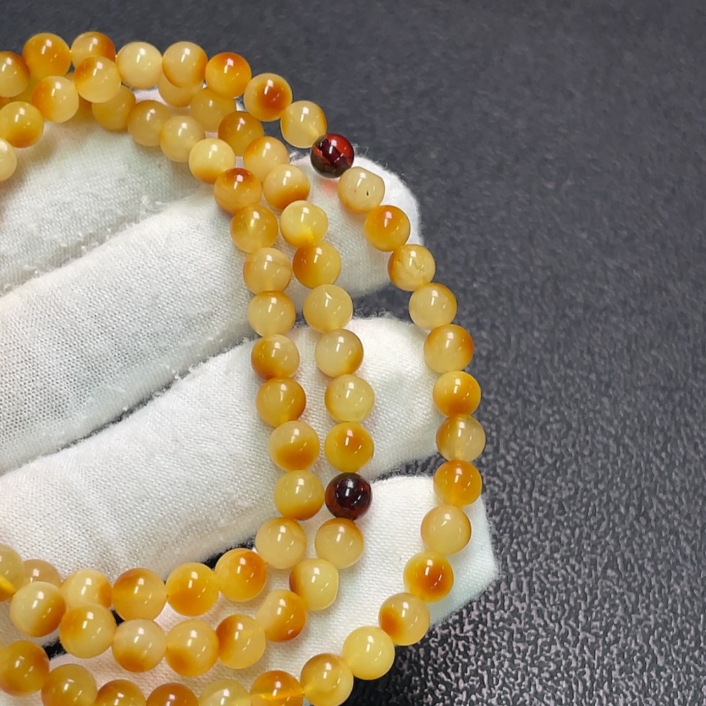 C33891810 Amber Beeswax Bead Strand with Partial Visible Repairs, Total Weight Approximately 12g, Size About 5.3mm