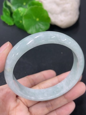 F46567822 翡翠正圈手镯 圈口53.7mm 货品总约重40.17g