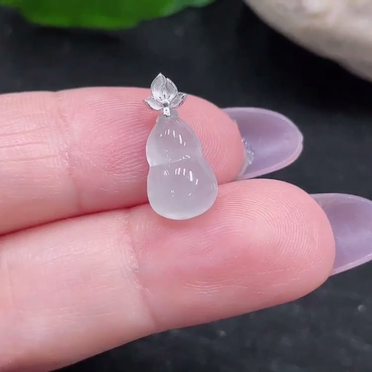 F33918248 Jadeite Gourd Pendant 18K Gold Total Weight Approx. 0.7g