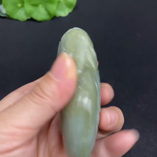 H32703764 Hetian Jade Handheld Carving Ginseng Total Weight: Approx. 171.3g