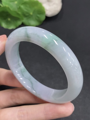 F33933612 翡翠正圈手镯 货品总重量约57.4克 圈口54.5