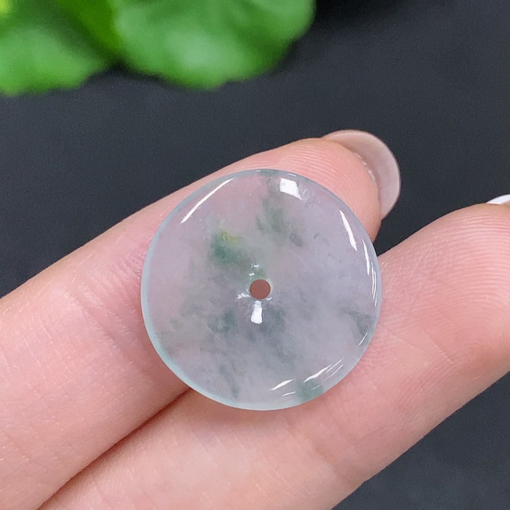 F34003742 Jadeite Peace Knot, Total Weight Approximately 2g