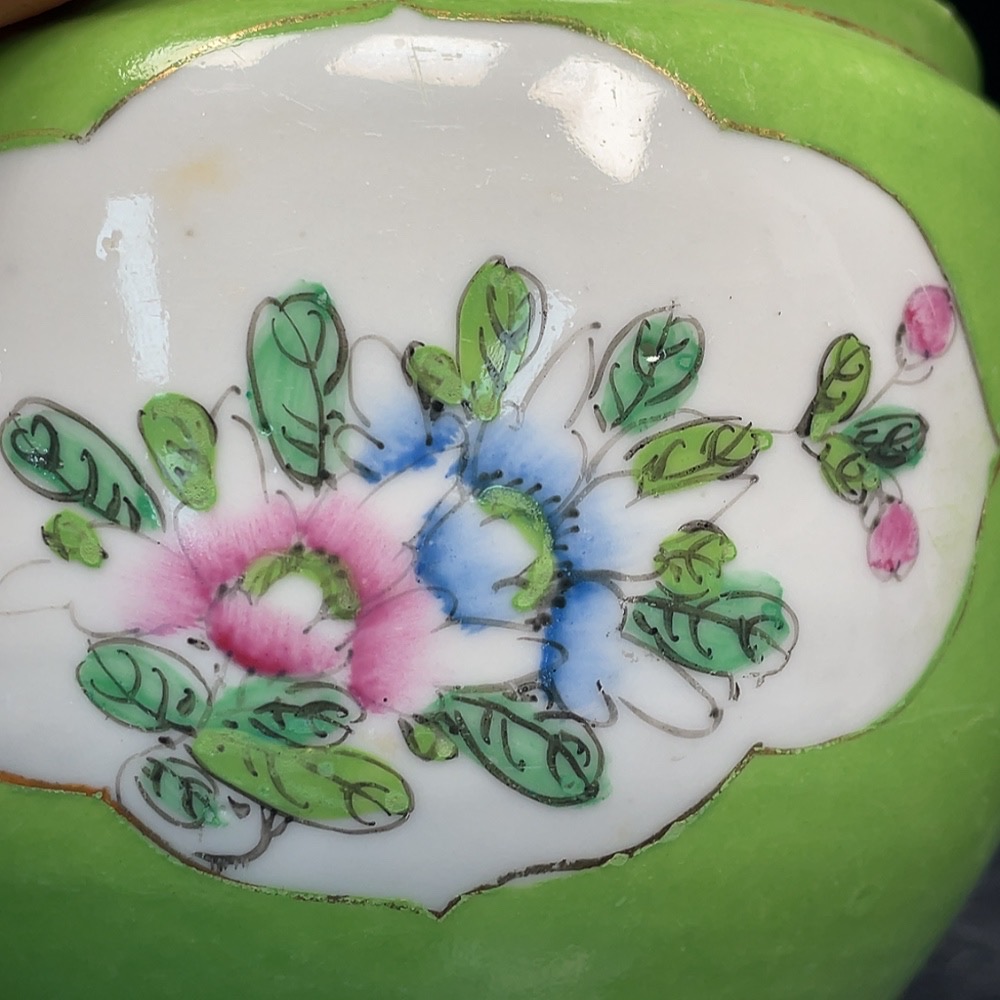 W29382867 Porcelain Patterned Translucent Republic of China Export Period Painted Congee Jar (size as per physical item)