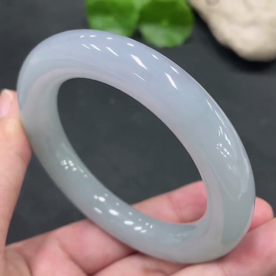 F21382827 Jadeite Round Bangle Size 56.5 Total Weight 82.885g