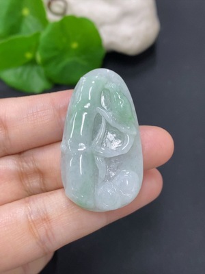 F46598022 翡翠节节高升挂件 货品总重量约12.9克