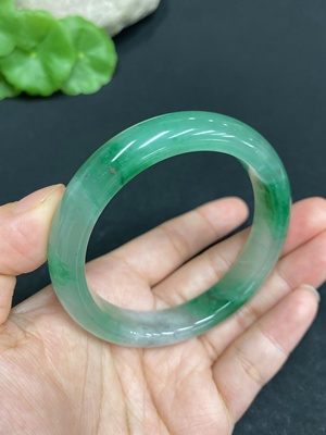 H33845713 African Emerald (Dulong Jade) Round Bracelet