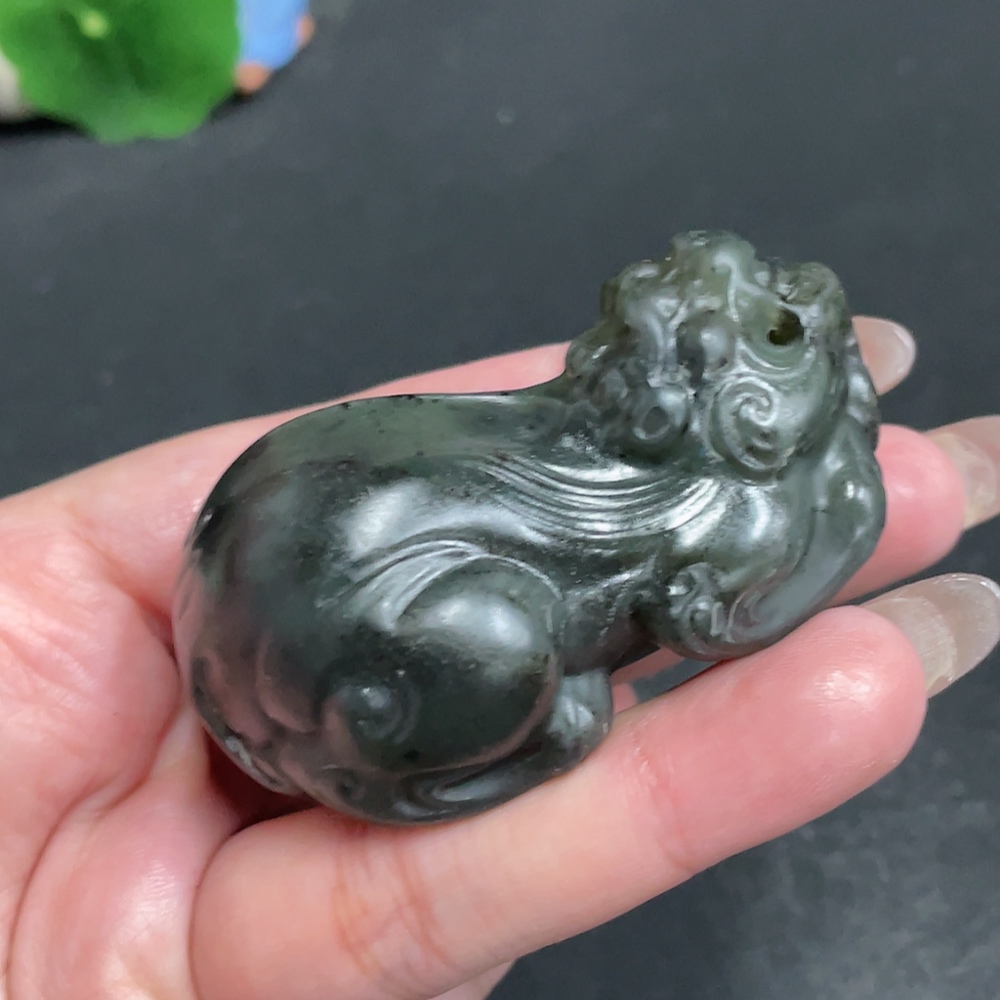 H30551787 Hetian Jade Handheld Carving - Auspicious Beast - Contains Other Mineral Components, Total Weight Approx. 114.3g