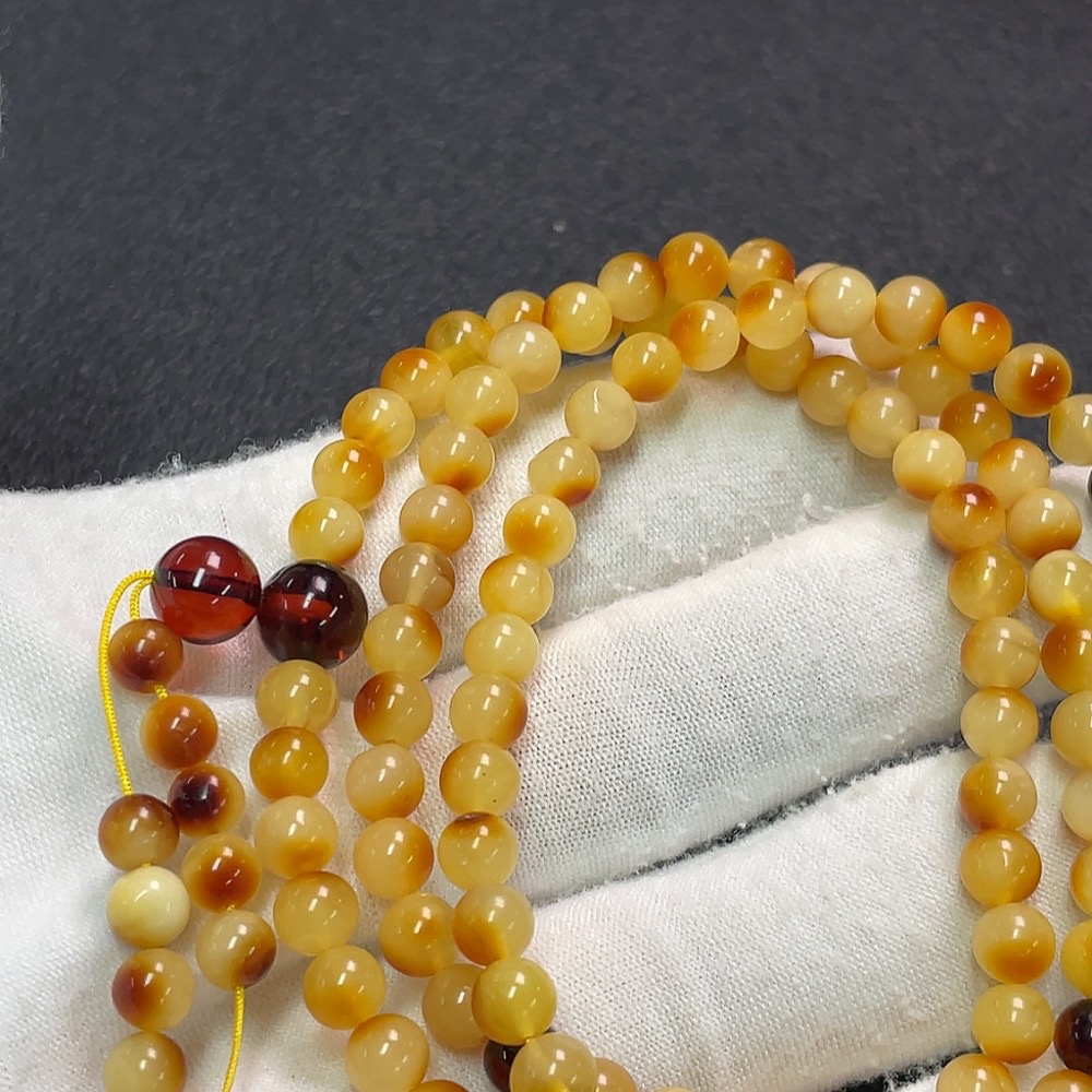 C33891810 Amber Beeswax Bead Strand with Partial Visible Repairs, Total Weight Approximately 12g, Size About 5.3mm