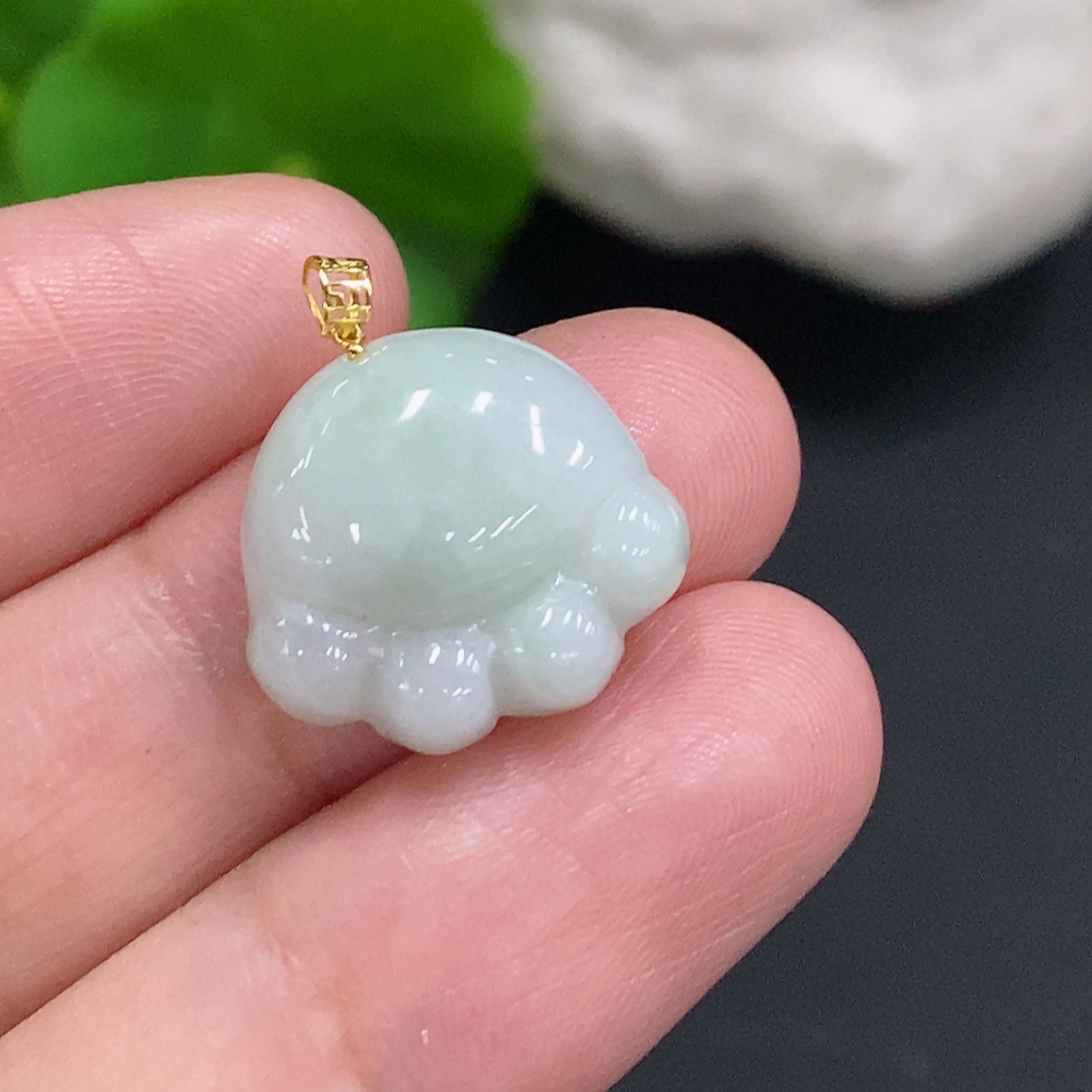 F29391274 Jadeite Pendant with 18K Gold Clasp, Total Weight Approx. 2.8g