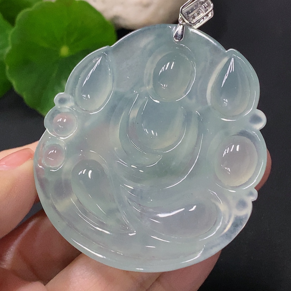 F35088184 Jadeite Guanyin Pendant, Total Weight Approx. 34.1g, 18K Gold Clasp, Set with Diamonds