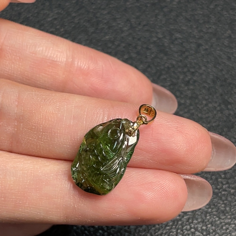 C30535979 Tourmaline Inlaid Pendant 18k Gold Total Weight Approx. 2.03g Visible Organic Matter