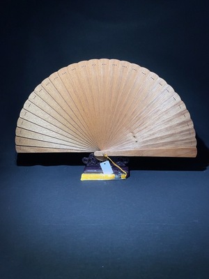 W31608608 Golden Silk Nanmu Fan