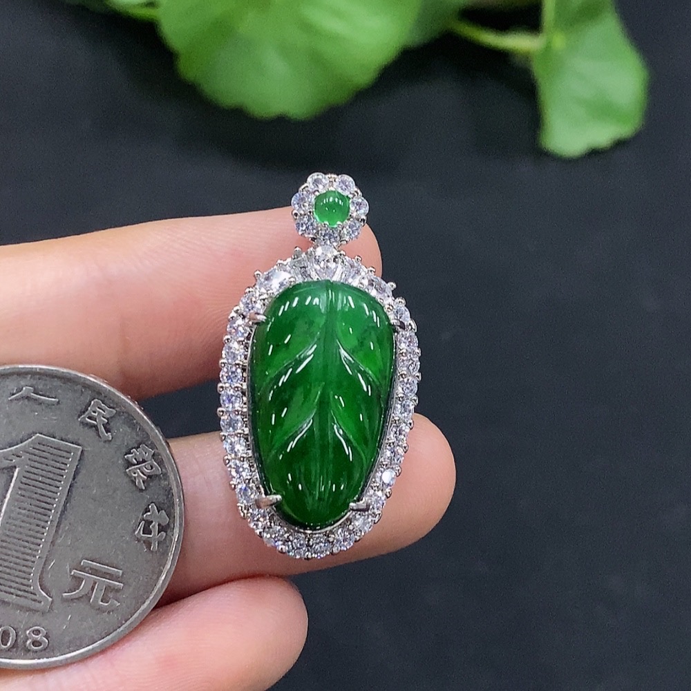 F30471470 Jadeite Leaf Inlaid Pendant Non-Gold Inlaid Total Weight Approximately 5.65g