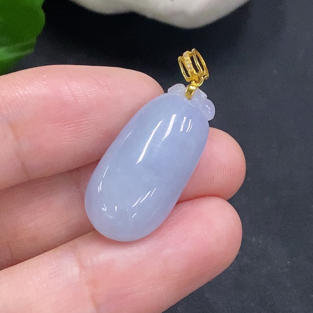 F34022270 Jadeite Blessing Melon Pendant with 18K Gold Clasp, Total Weight Approximately 4.7g