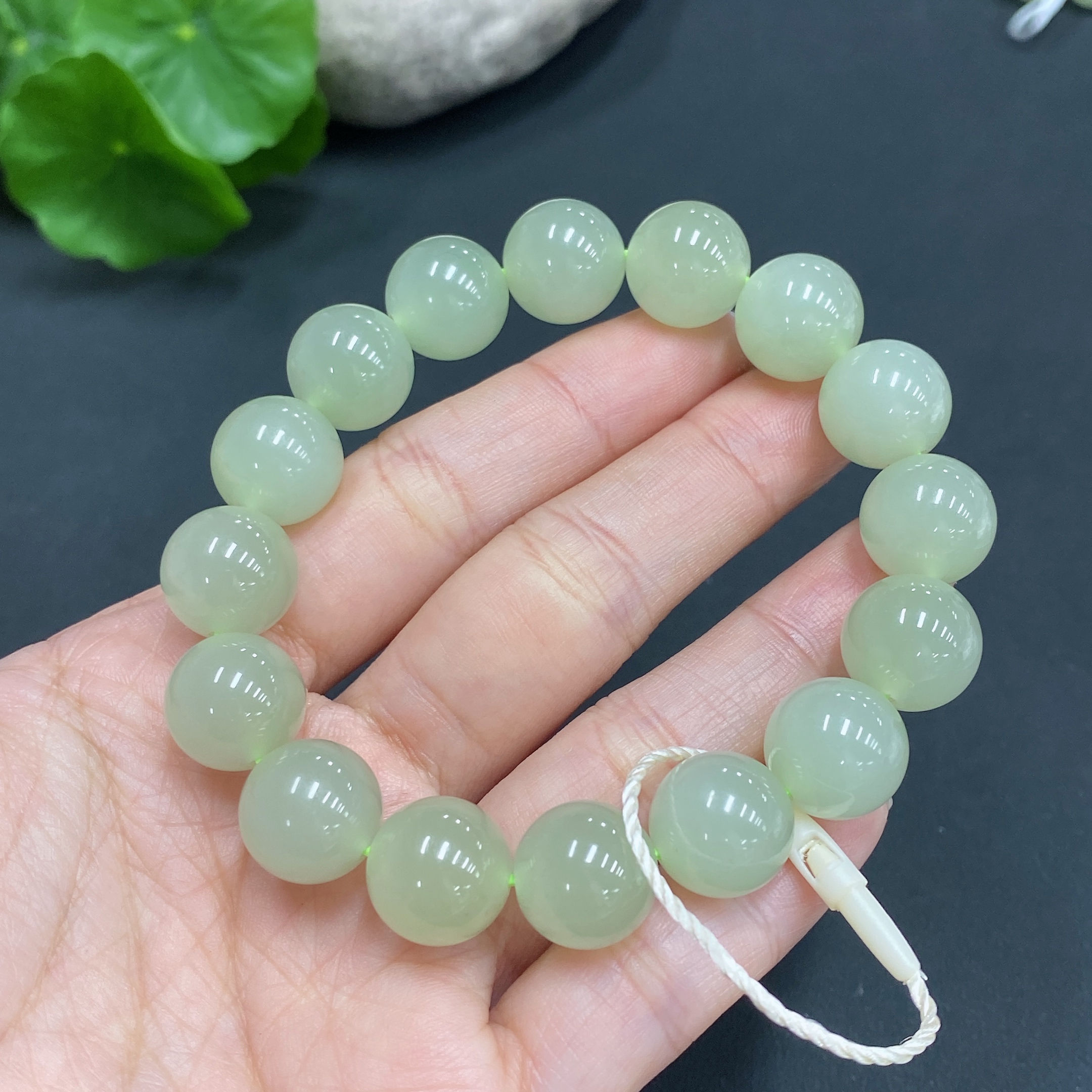 H15691535 Hetian Jade Bracelet, approx. 11.6mm beads, total weight approx. 43.2g