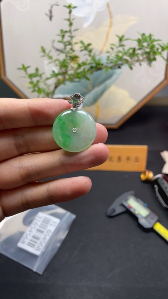 F31654568 Jadeite Safety Buckle Pendant 18K Gold Non-Diamond Total Weight Approx. 7.15g