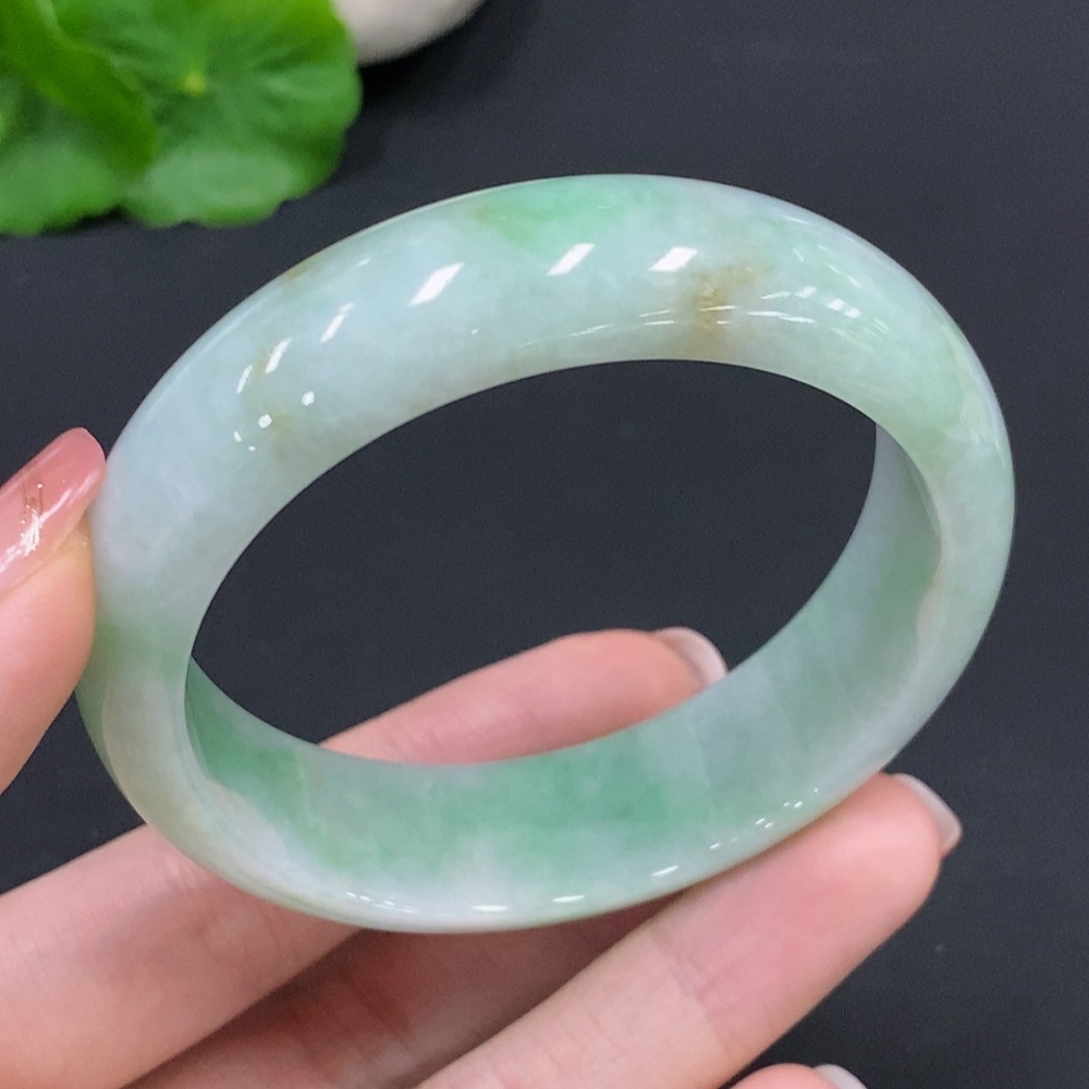F26015955 Jadeite Round Bangle