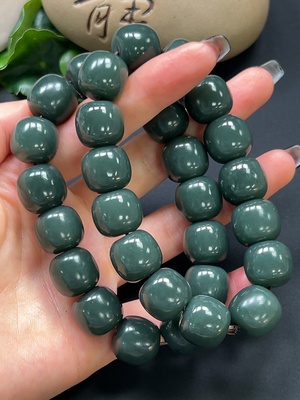 H46530083 和田玉手串 卡15.7mm 总重约192.17g