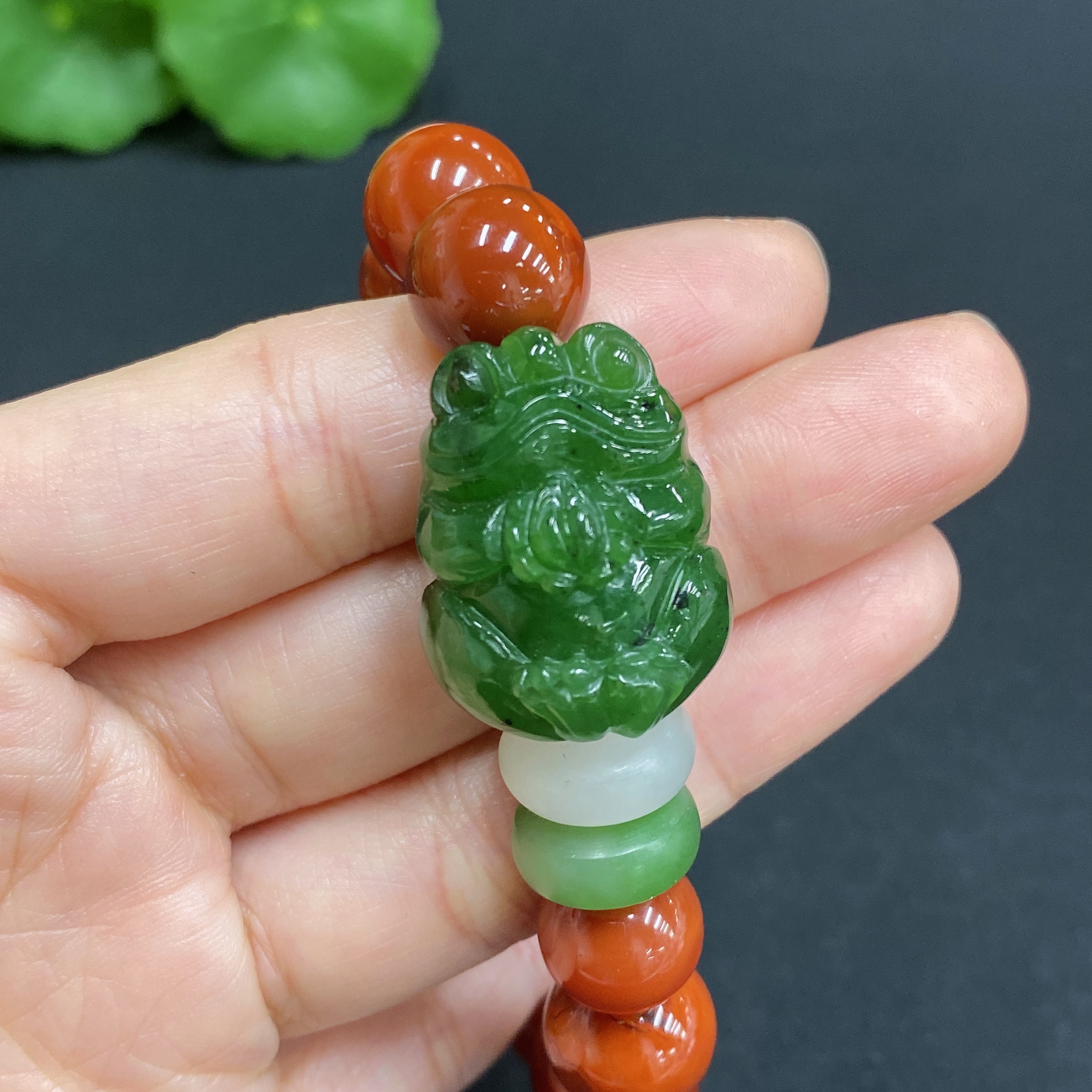 H32771453 Hetian Jade Wealth-Bringing Frog Bracelet (Matching chain not Hetian Jade, total weight approx. 47.1g)