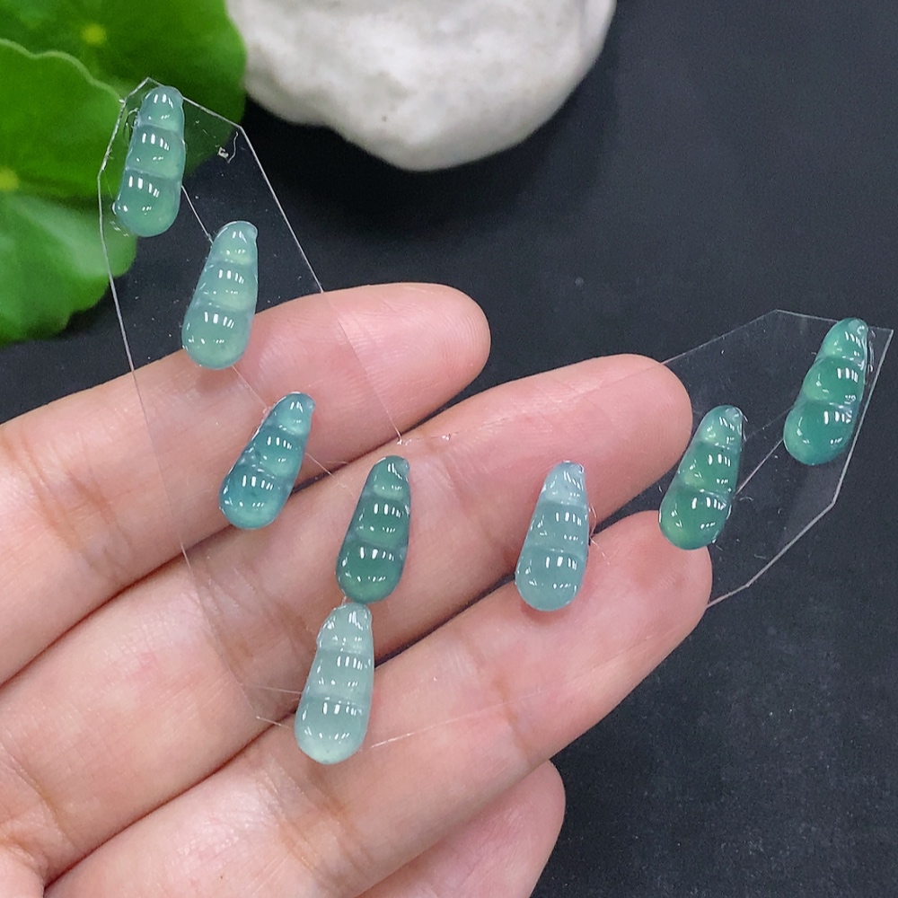 F29316614 Jadeite Lucky Bean Inlaid Pieces Sell as a Lot