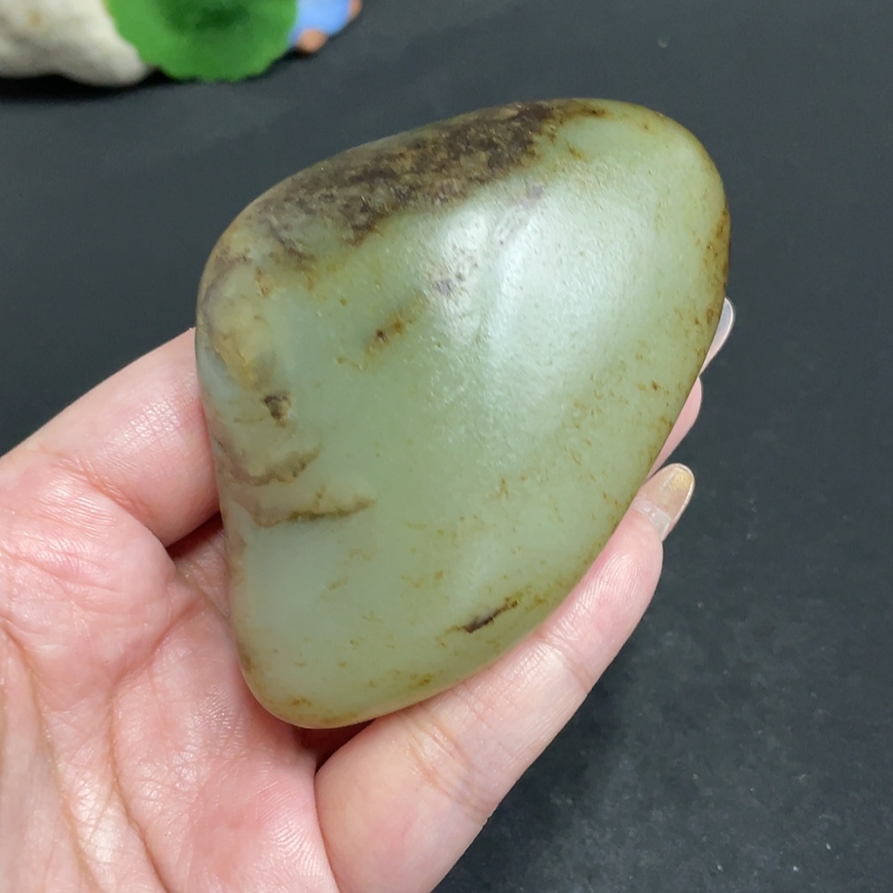 H32804534 Hetian Jade containing other mineral components with undetermined skin color cause, total weight about 221.4g
