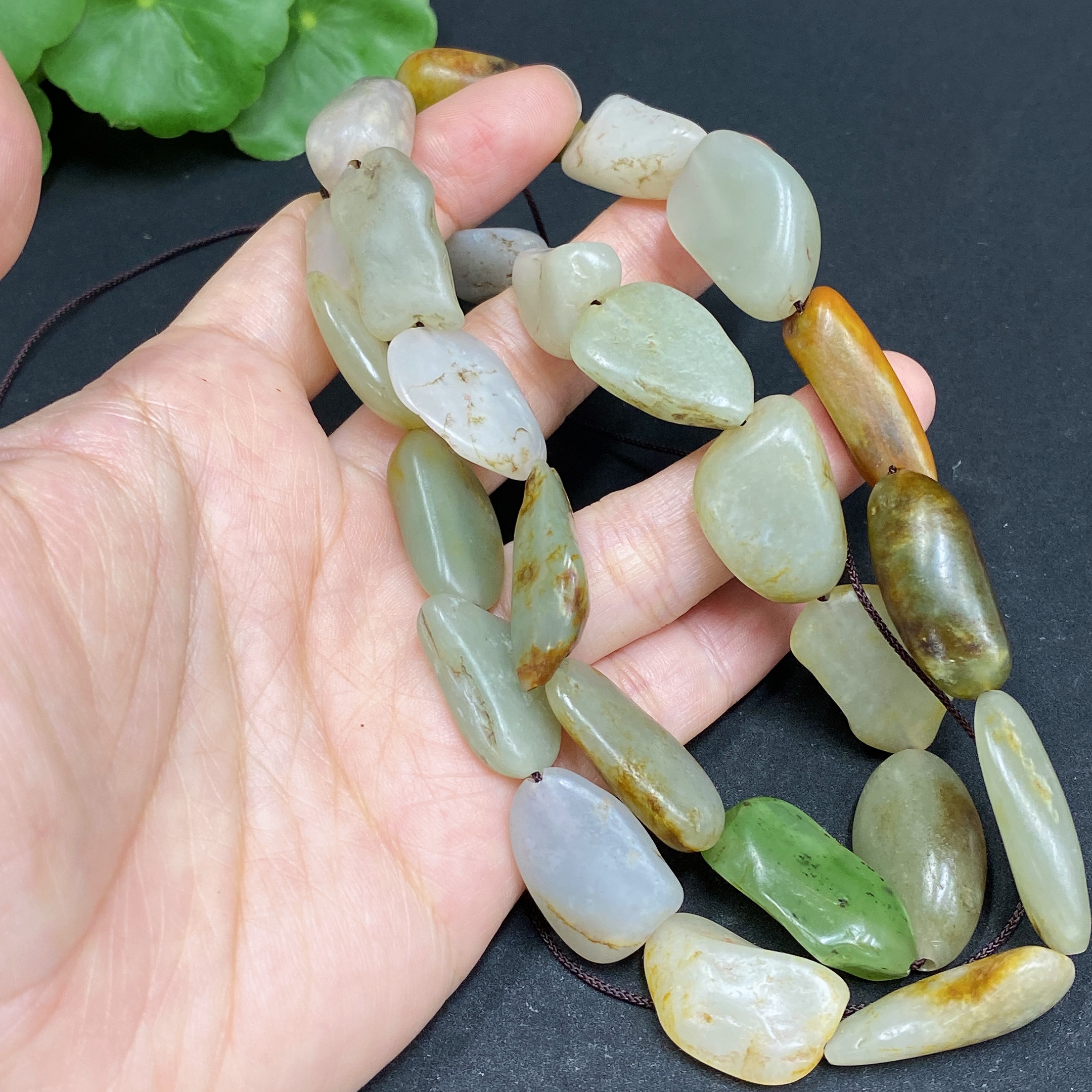 H33879243 Hetian Jade Bead Necklace, Total Weight Approx. 81.1g, Undetermined Skin Color Origin, Contains Other Mineral Components