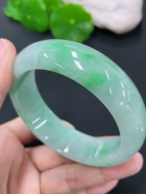 F41934435 翡翠正圈手镯 圈口55.5mm 货品总约重75g