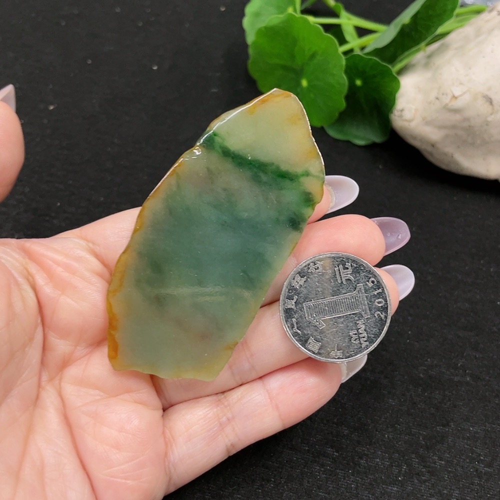 F33917354 Jadeite Handheld Carving, Yellow Part Color Origin Undetermined, Total Weight Approximately 24.37g