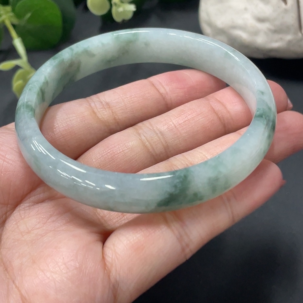 F13445348 Jadeite Regular Bangle 59.5 Loop Size