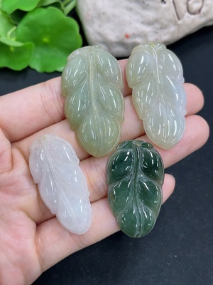F46570335 翡翠叶子挂件 货品总重约27.17g