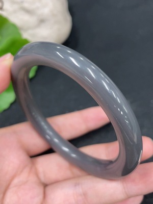 H31635266 Hetian Jade Round Bangle Size 57 Gross Weight Approx. 41.7g