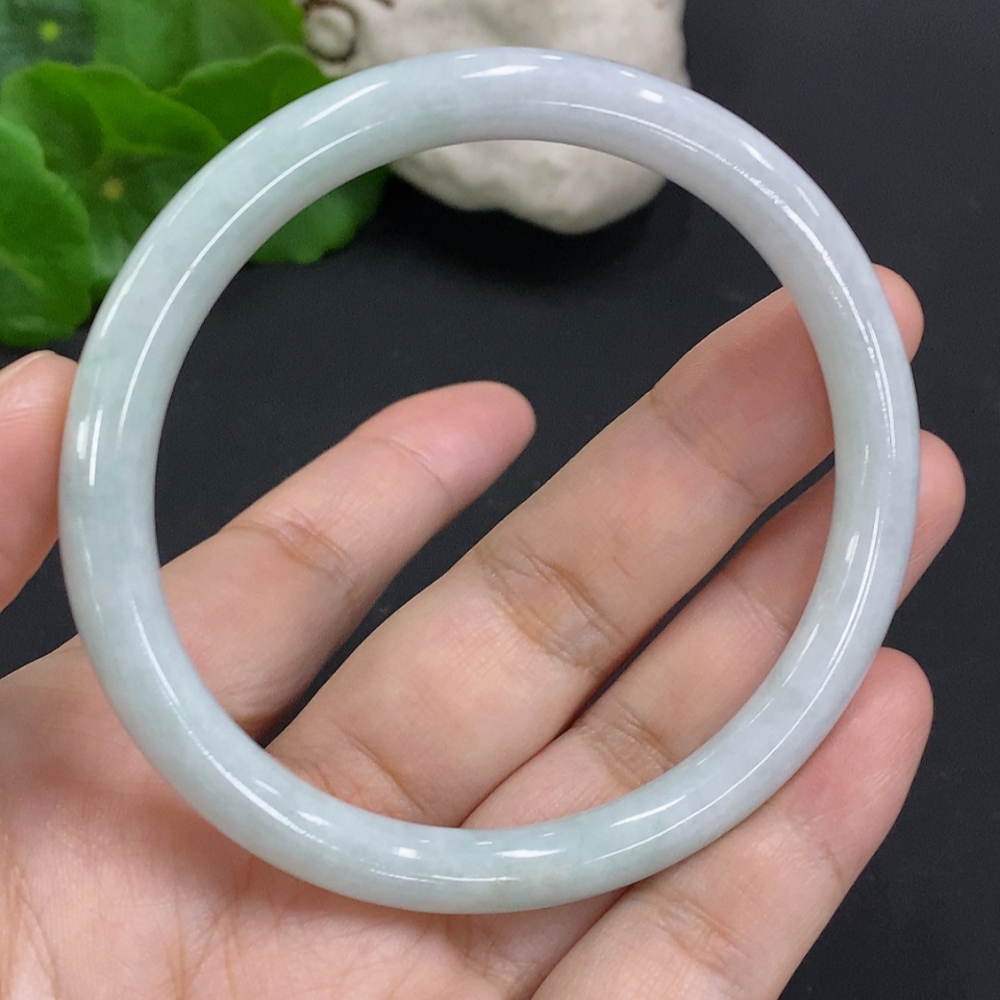 F35126228 Jadeite Round Bangle Size 60.2 Total Weight About 29.6g
