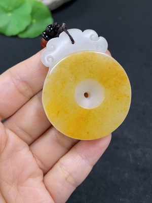 H46559872 和田玉挂件    仿古扣    货品总重约（含绳）52.7g  皮色成因未定    含其他矿物成份    配珠非和田玉
