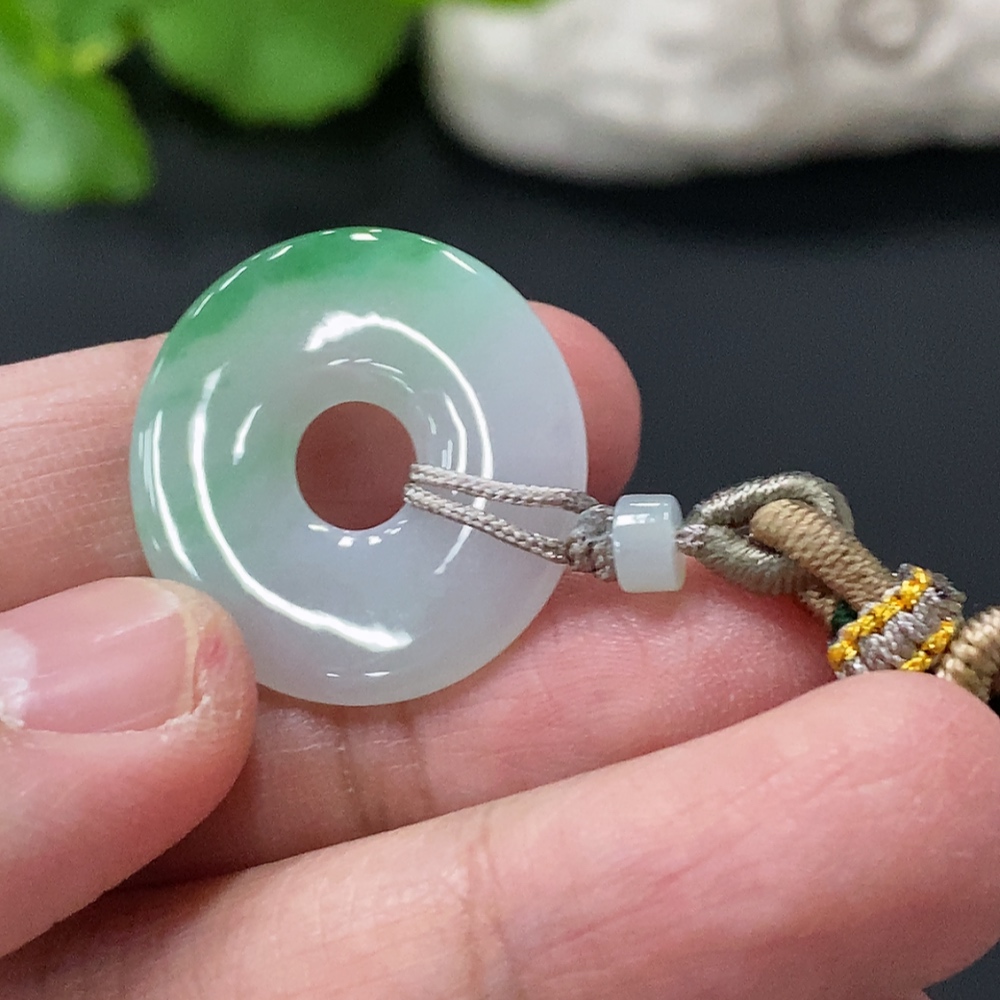 F35146501 Jadeite pendant donut total weight approx. 4.45g with rope